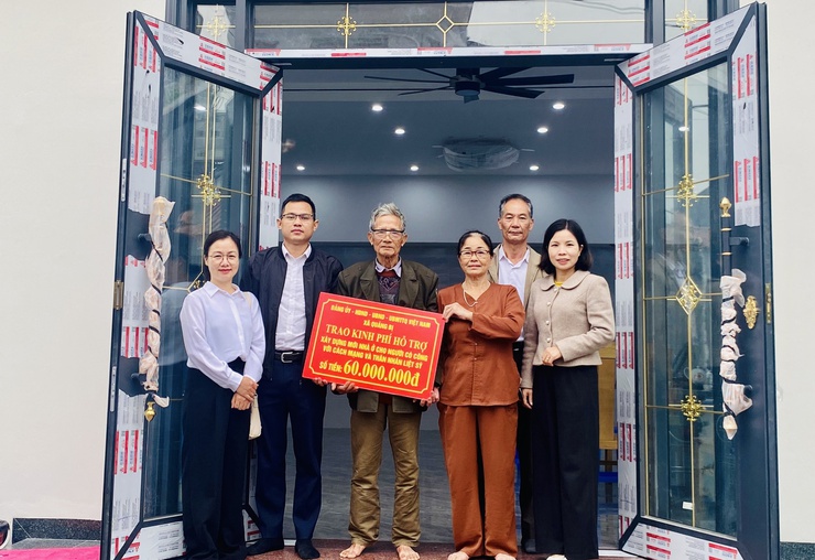 Quảng Bị: đã trao 750  triệu đồng hỗ trợ xây, sửa nhà cho gia đình người có công, thân nhân Liệt sĩ xây, sửa nhà ở trên địa bàn xã.- Ảnh 2.