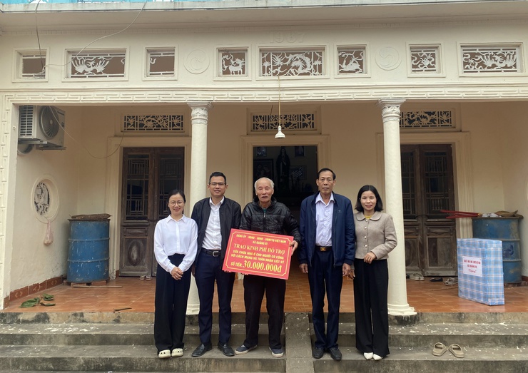 Quảng Bị: đã trao 750  triệu đồng hỗ trợ xây, sửa nhà cho gia đình người có công, thân nhân Liệt sĩ xây, sửa nhà ở trên địa bàn xã.- Ảnh 4.