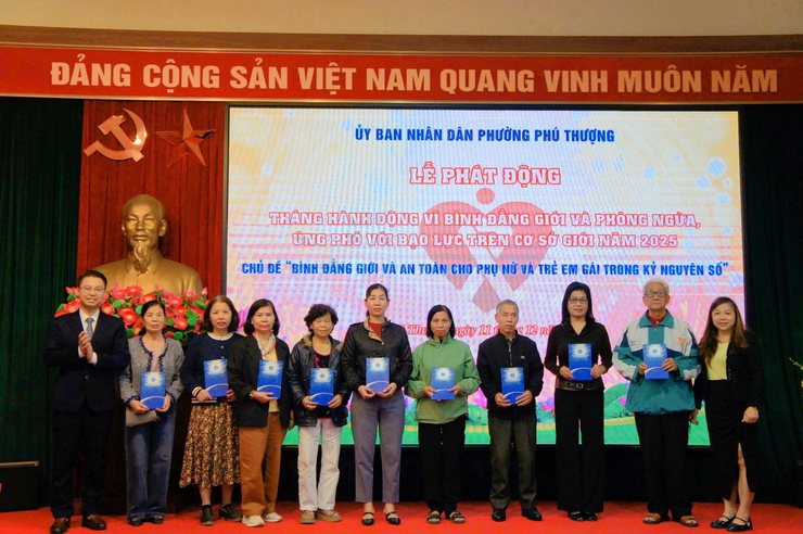 Phường Phú Thượng tổ chức Lễ phát động hưởng ứng tháng hành động vì bình đẳng giới và phòng chống bạo lực trên cơ sở giới năm 2025- Ảnh 5.