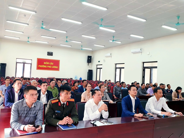 Phường Phú Lương tham dự trực tuyến hội nghị TXCT của Đại biểu HĐND TP Hà Nội sau kỳ họp thứ 28 HĐND TP Hà Nội khoá XVI- Ảnh 2.