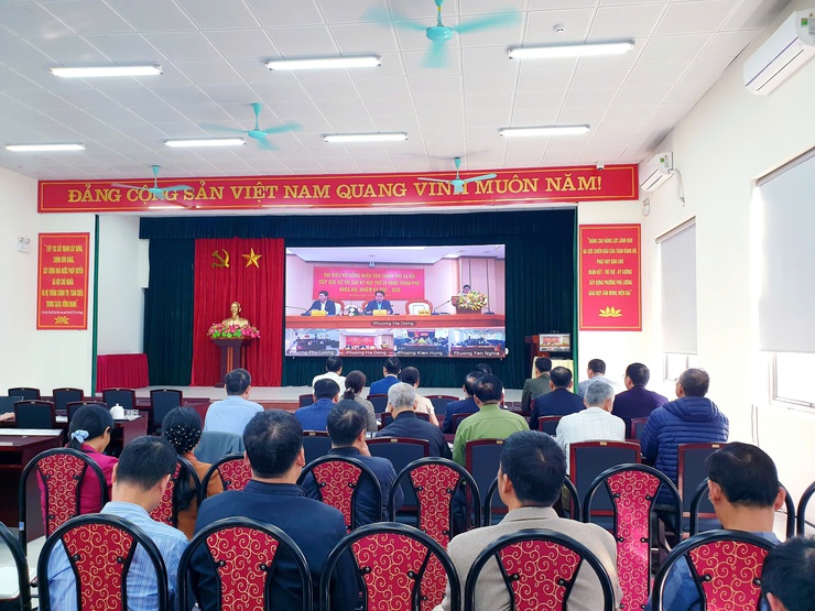 Phường Phú Lương tham dự trực tuyến hội nghị TXCT của Đại biểu HĐND TP Hà Nội sau kỳ họp thứ 28 HĐND TP Hà Nội khoá XVI- Ảnh 1.