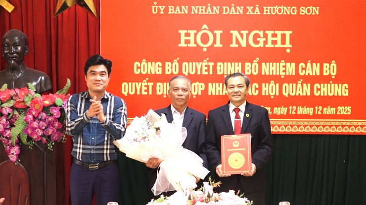Xã Hương Sơn: Công bố và trao các Quyết định cán bộ và hợp nhất các tổ chức hội quần chúng- Ảnh 3.
