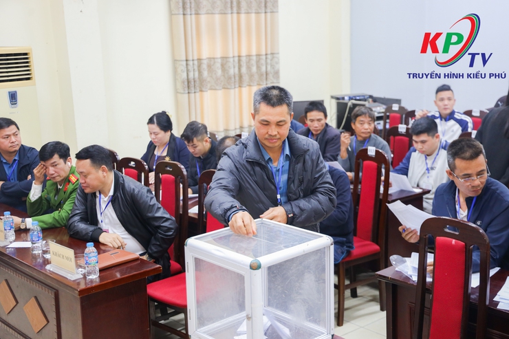 UBND xã Kiều Phú tổ chức phiên đấu giá quyền sử dụng đất công ích cho thuê sản xuất nông nghiệp tại 12 khu đất trên địa bàn- Ảnh 5.