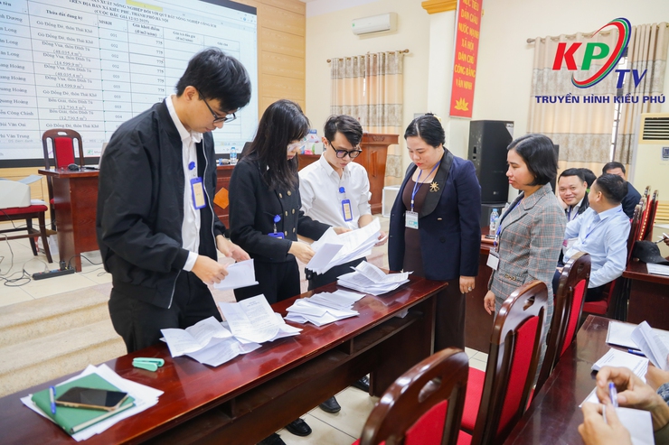 UBND xã Kiều Phú tổ chức phiên đấu giá quyền sử dụng đất công ích cho thuê sản xuất nông nghiệp tại 12 khu đất trên địa bàn- Ảnh 7.