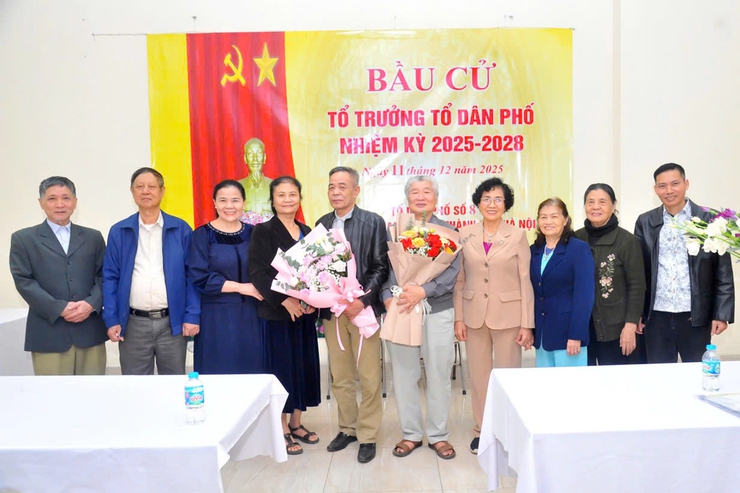 Chùm ảnh: Người dân Thanh Xuân hân hoan đi bầu cử Tổ trưởng tổ dân phố nhiệm kỳ 2025-2028- Ảnh 3.