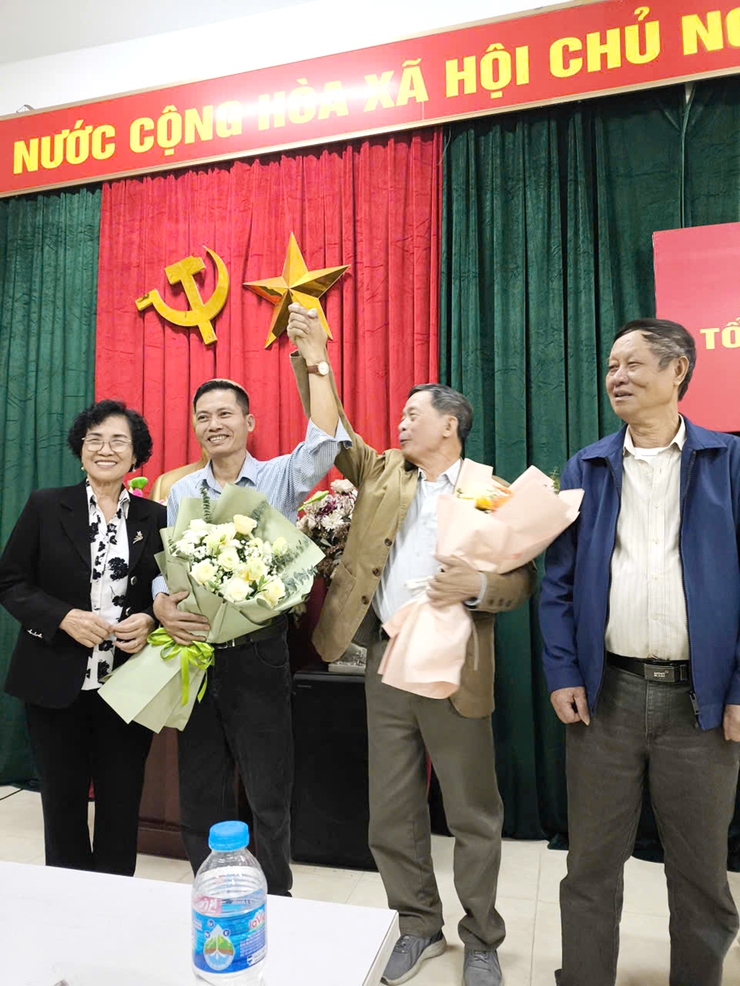 Chùm ảnh: Người dân Thanh Xuân hân hoan đi bầu cử Tổ trưởng tổ dân phố nhiệm kỳ 2025-2028- Ảnh 4.