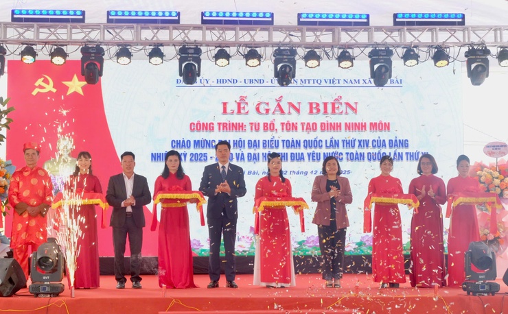 Xã Nội Bài gắn biển hai di tích chào mừng Đại hội Đảng toàn quốc lần thứ XIV và Đại hội thi đua yêu nước toàn quốc lần thứ XI- Ảnh 1.