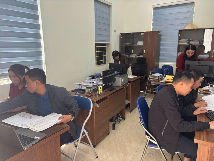 Xã Nội Bài hoàn thành “10 ngày đêm” làm sạch dữ liệu tổ chức Đảng: Khẳng định kỷ cương, trách nhiệm và bước tiến mạnh trong chuyển đổi số- Ảnh 1.