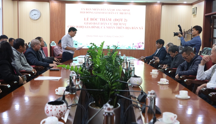 Xã Quang Minh: Thêm 18 hộ gia đình, cá nhân được bốc thăm nhận đất dân cư dịch vụ đợt 2- Ảnh 1.