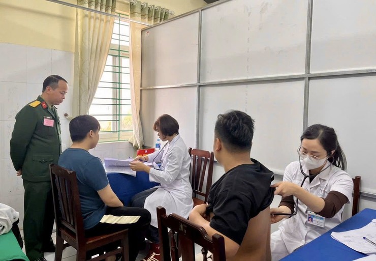 120 công dân phường Dương Nội tham gia khám tuyển nghĩa vụ Quân sự và CAND năm 2026- Ảnh 2.