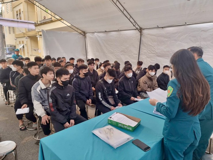 120 công dân phường Dương Nội tham gia khám tuyển nghĩa vụ Quân sự và CAND năm 2026- Ảnh 1.