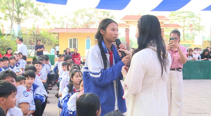 Trường THCS Võng Xuyên B tổ chức chương trình ngoại khoá Chuyên đề "Lòng biết ơn"- Ảnh 6.