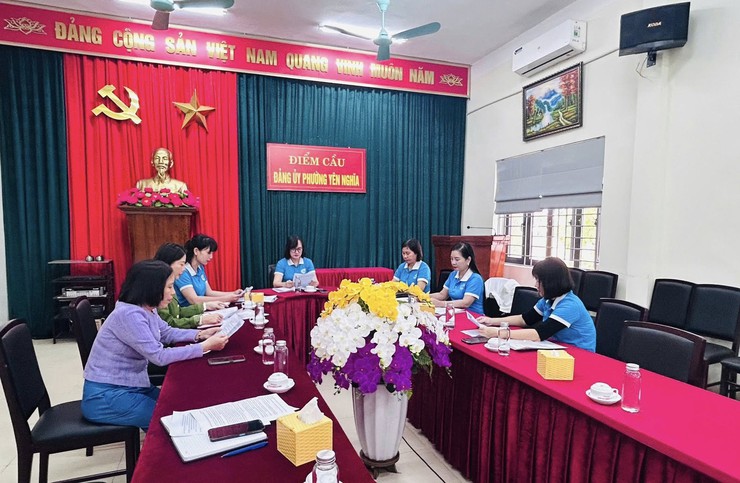 HỘI LHPN PHƯỜNG YÊN NGHĨA TỔ CHỨC HỘI NGHỊ KIỂM ĐIỂM BAN THƯỜNG VỤ VÀ ĐÁNH GIÁ, XẾP LOẠI THI ĐUA CÁC CHI HỘI PHỤ NỮ NĂM 2025- Ảnh 1.