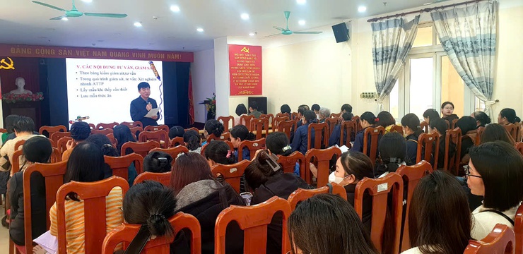 Phường Việt Hưng tăng cường bảo đảm an toàn thực phẩm tại bữa cỗ tập trung đông người- Ảnh 1.