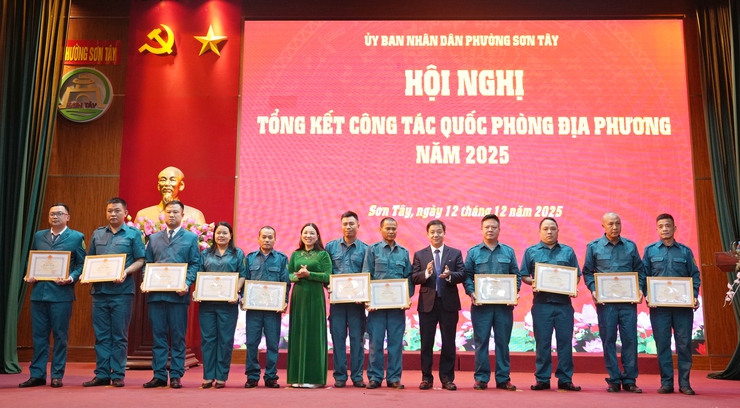 Sơn Tây tổng kết công tác quân sự, quốc phòng địa phương năm 2025- Ảnh 2.
