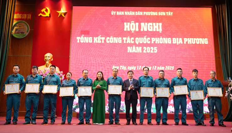 Sơn Tây tổng kết công tác quân sự, quốc phòng địa phương năm 2025- Ảnh 3.