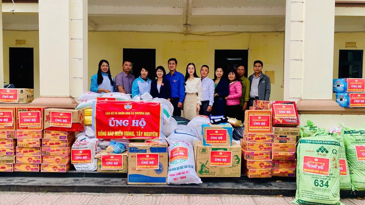 Phụ nữ Phượng Dực: "Ngọn lửa ấm" sẻ chia với đồng bào vùng lũ- Ảnh 2.