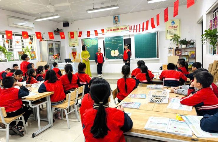 PHƯỜNG LĨNH NAM TỔ CHỨC HỘI THI GIÁO VIÊN DẠY GIỎI CẤP TIỂU HỌC, NĂM HỌC 2025 -2026
- Ảnh 11.