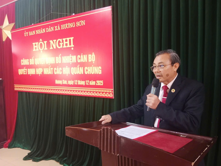 Xã Hương Sơn: Công bố và trao các Quyết định cán bộ và hợp nhất các tổ chức hội quần chúng- Ảnh 8.