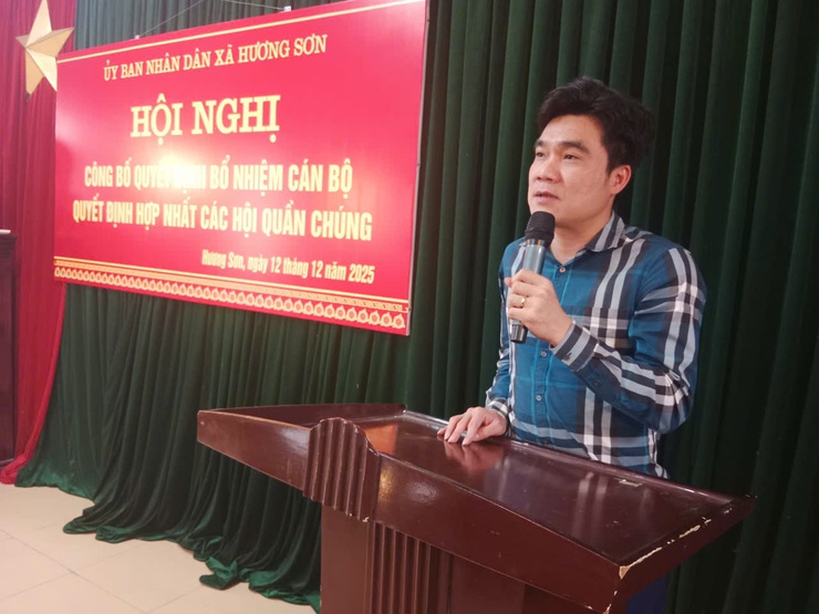 Xã Hương Sơn: Công bố và trao các Quyết định cán bộ và hợp nhất các tổ chức hội quần chúng- Ảnh 6.