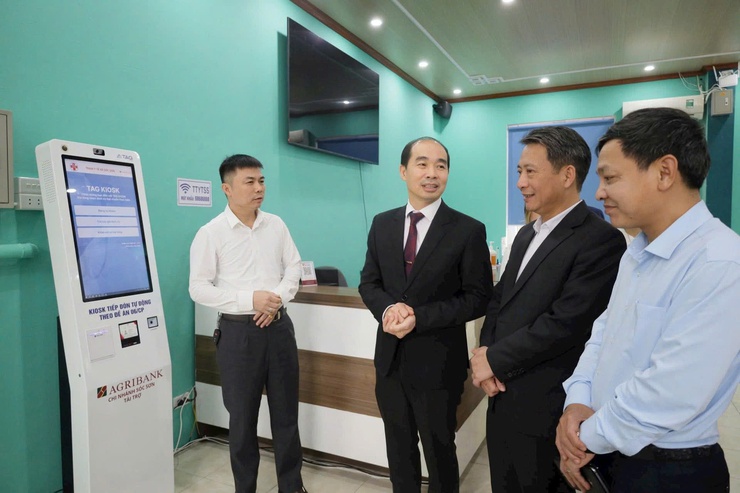 ĐẨY MẠNH CÔNG TÁC CHUYỂN ĐỔi SỐ TRONG KHÁM, CHỮA BỆNH Ở XÃ SÓC SƠN- Ảnh 1.