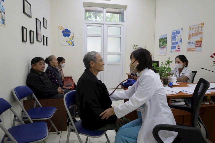 ĐẨY MẠNH CÔNG TÁC CHUYỂN ĐỔi SỐ TRONG KHÁM, CHỮA BỆNH Ở XÃ SÓC SƠN- Ảnh 2.