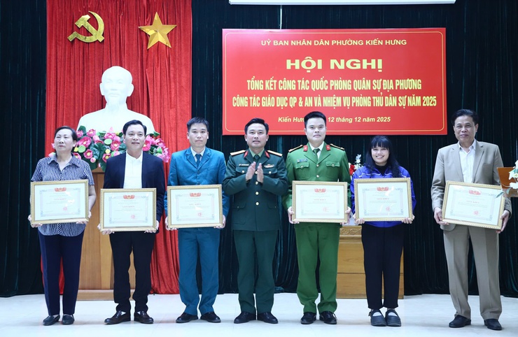 Phường Kiến Hưng đạt nhiều kết quả nổi bật trong công tác quốc phòng, quân sự địa phương năm 2025- Ảnh 1.