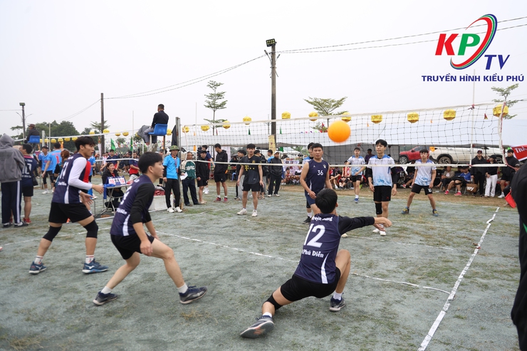 Giải Bóng chuyền hơi Hội làng truyền thống thôn Liên Trì Đồng Sơn năm 2025 chính thức bước vào thi đấu- Ảnh 5.