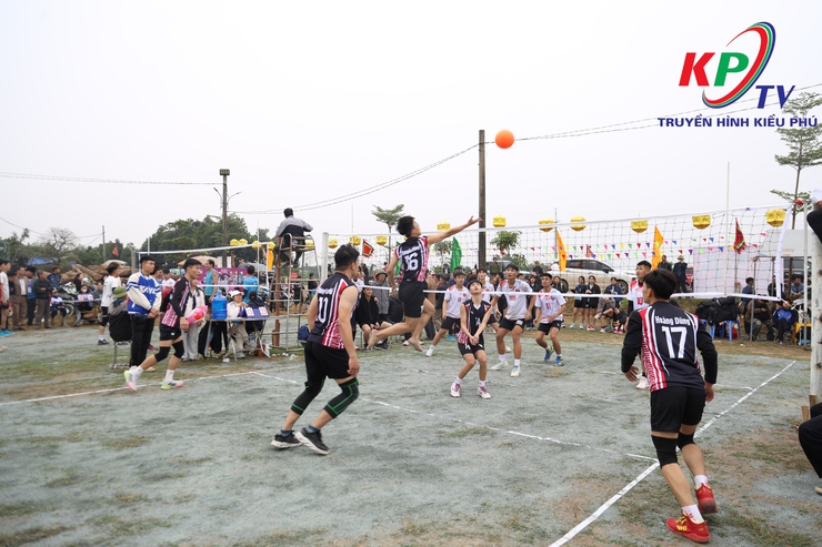 Giải Bóng chuyền hơi Hội làng truyền thống thôn Liên Trì Đồng Sơn năm 2025 chính thức bước vào thi đấu- Ảnh 3.