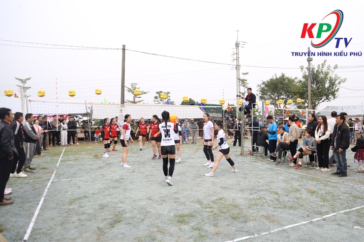 Giải Bóng chuyền hơi Hội làng truyền thống thôn Liên Trì Đồng Sơn năm 2025 chính thức bước vào thi đấu- Ảnh 6.