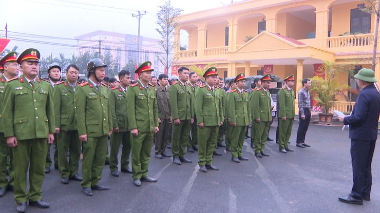 XÃ HÁT MÔN ĐỒNG LOẠT RA QUÂN ĐẢM BẢO TRẬT TỰ, KỶ CƯƠNG, VĂN MINH CÔNG CỘNG VÀ VỆ SINH MÔI TRƯỜNG- Ảnh 2.