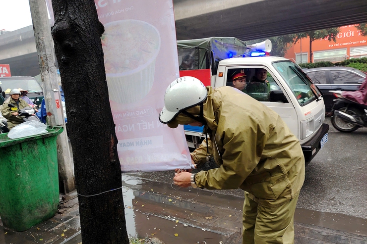 Phường Thanh Xuân ra quân giải quyết điểm nghẽn về “trật tự đô thị”- Ảnh 9.