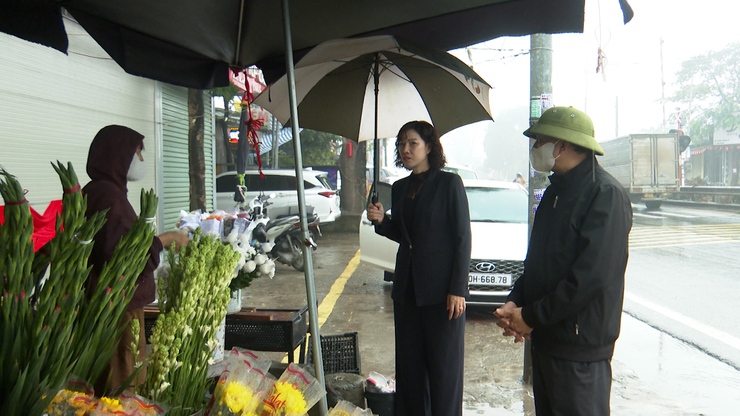 Phú Xuyên tổ chức ra giải tỏa hành lang an toàn giao thông, xử lý các điểm đen rác thải và đảm bảo công tác vệ sinh môi trường trên tuyến đường 1A và đường 429 đoạn qua địa bàn.- Ảnh 3.