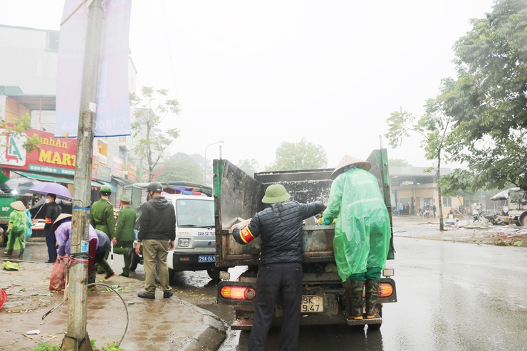 XÃ QUỐC OAI RA QUÂN GIẢI QUYẾT CÁC ĐIỂM NGHẼN, TĂNG CƯỜNG TRẬT TỰ, KỶ CƯƠNG, VĂN MINH ĐÔ THỊ- Ảnh 9.