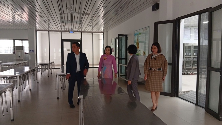 KIỂM TRA AN TOÀN THỰC PHẨM BẾP ĂN TẬP THỂ TẠI TRƯỜNG TIỂU HỌC TRẦN PHÚ PHƯỜNG LĨNH NAM- Ảnh 1.