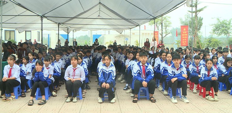 Phiên tòa giả định tuyên truyền phòng, chống tội phạm mạng tại trường THCS Long Xuyên- Ảnh 5.