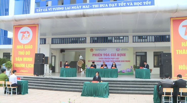 Phiên tòa giả định tuyên truyền phòng, chống tội phạm mạng tại trường THCS Long Xuyên- Ảnh 4.