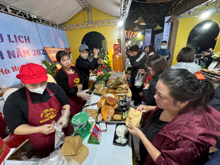 Khai mạc Liên hoan Ẩm thực và Du Lịch làng nghề, phố nghề Hà Nội 2025: Khẳng định giá trị văn hóa và tiềm năng du lịch Thủ Đô!- Ảnh 8.