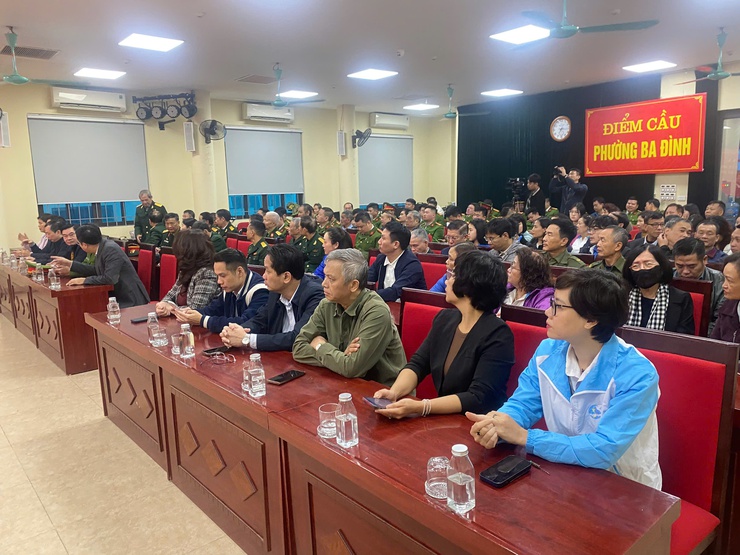 Ba Đình siết chặt quản lý, công khai xử phạt hàng loạt vi phạm đô thị, vệ sinh môi trường- Ảnh 2.