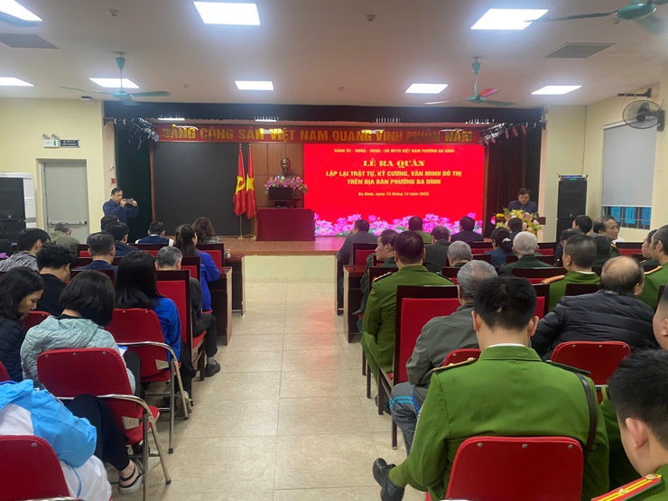 Ba Đình siết chặt quản lý, công khai xử phạt hàng loạt vi phạm đô thị, vệ sinh môi trường- Ảnh 1.