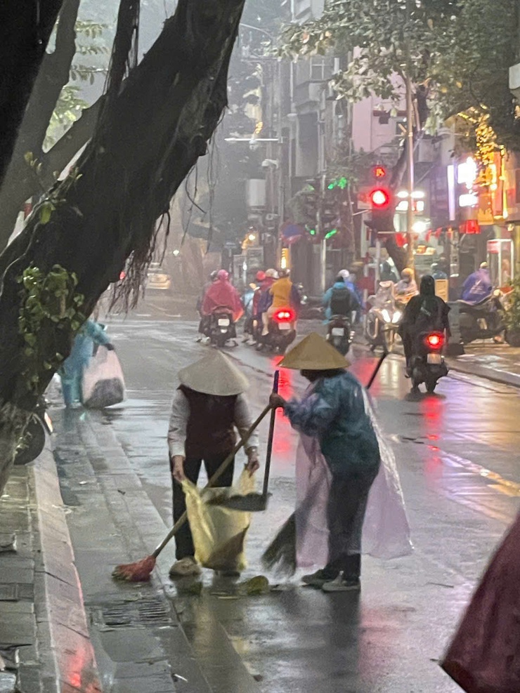 Ba Đình siết chặt quản lý, công khai xử phạt hàng loạt vi phạm đô thị, vệ sinh môi trường- Ảnh 11.