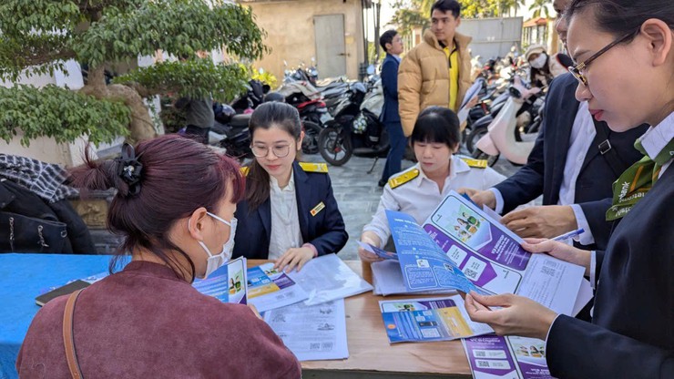 Thuế cơ sở 10 tổ chức tập huấn chuyển đổi từ thuế khoán sang kê khai cho hộ kinh doanh tại xã Thư Lâm- Ảnh 3.