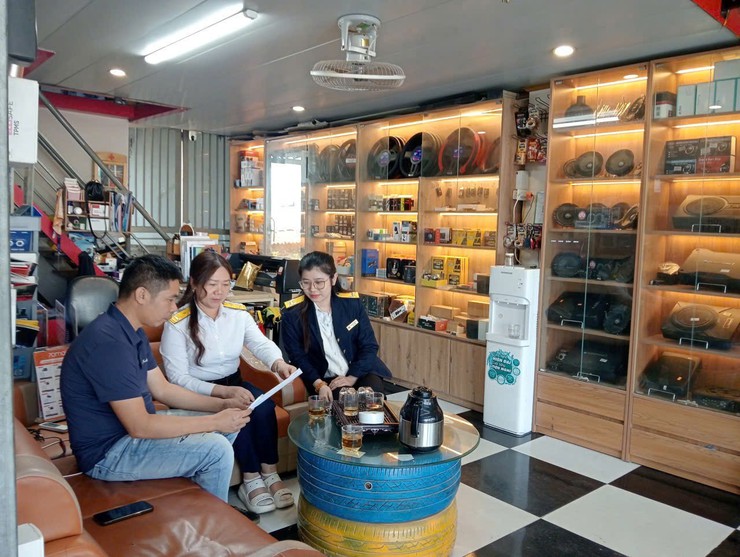 Thuế cơ sở 10 tổ chức tập huấn chuyển đổi từ thuế khoán sang kê khai cho hộ kinh doanh tại xã Thư Lâm- Ảnh 4.