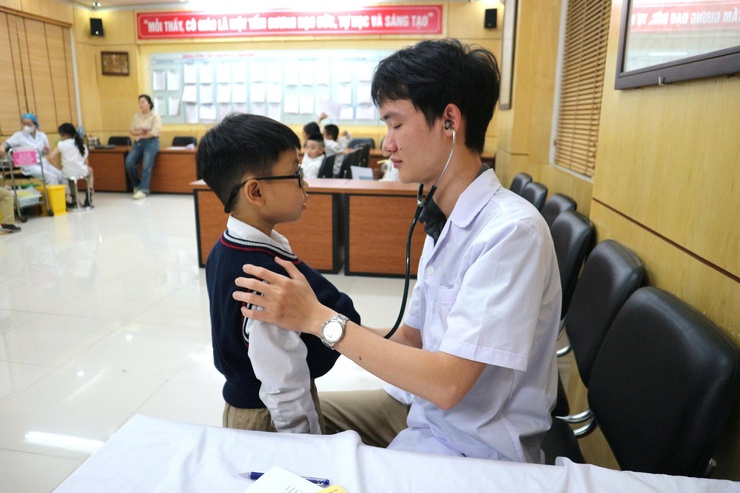 Phường Hai Bà Trưng triển khai tiêm chủng vắc xin Uốn ván - Bạch hầu (Td) trong chương trình Tiêm chủng mở rộng.- Ảnh 3.