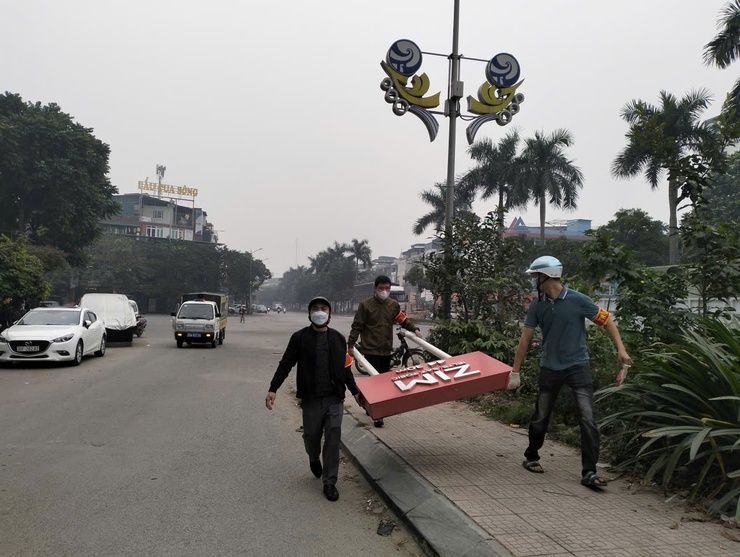 Phường Kiến Hưng xử lý nhiều vi phạm trật tự đô thị trong ngày ra quân- Ảnh 2.