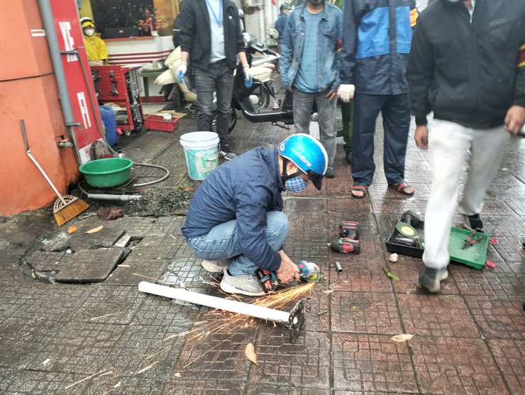 Phường Kiến Hưng xử lý nhiều vi phạm trật tự đô thị trong ngày ra quân- Ảnh 3.