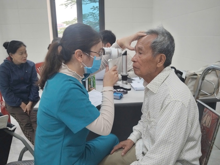 Trạm Y tế phường Chương Mỹ hoàn thành khám, lập hồ sơ quản lý sức khỏe cho gần 1.000 người cao tuổi- Ảnh 1.