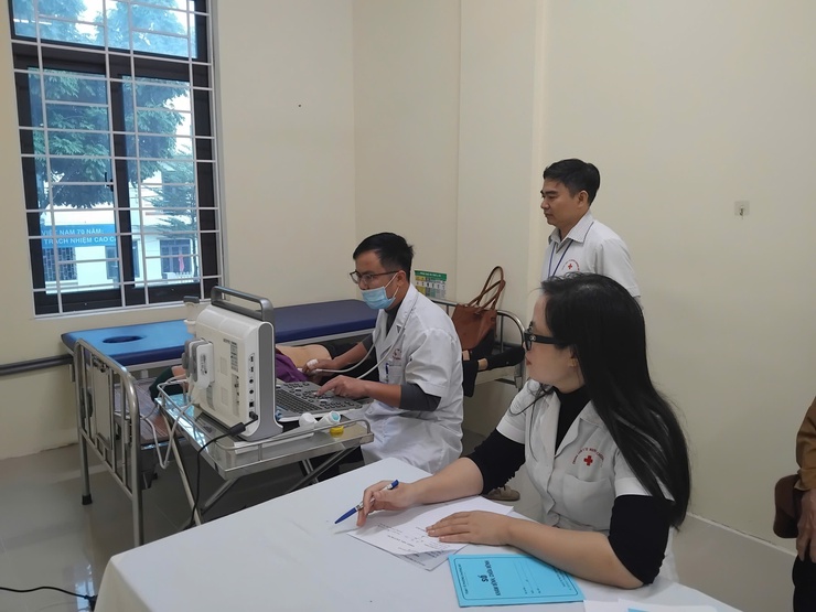 Trạm Y tế phường Chương Mỹ hoàn thành khám, lập hồ sơ quản lý sức khỏe cho gần 1.000 người cao tuổi- Ảnh 4.