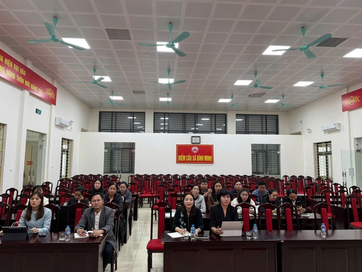 XÃ BÌNH MINH THAM DỰ TẬP HUẤN TRỰC TUYẾN
VỀ KÊ ĐƠN ĐIỆN TỬ VÀ BÁN THUỐC THEO ĐƠN
- Ảnh 2.