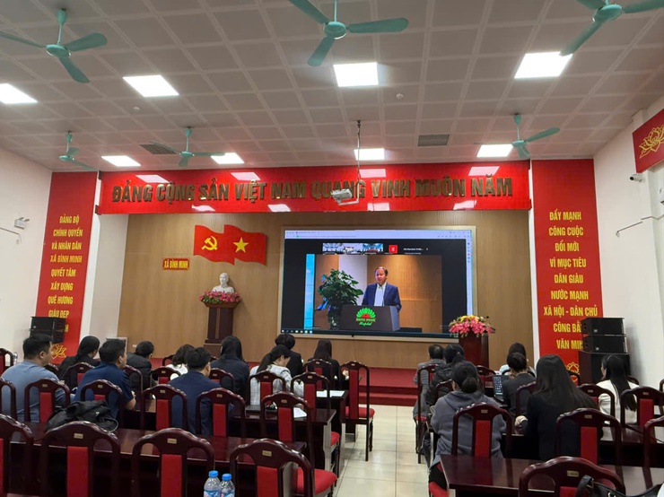 XÃ BÌNH MINH THAM DỰ TẬP HUẤN TRỰC TUYẾN
VỀ KÊ ĐƠN ĐIỆN TỬ VÀ BÁN THUỐC THEO ĐƠN
- Ảnh 1.